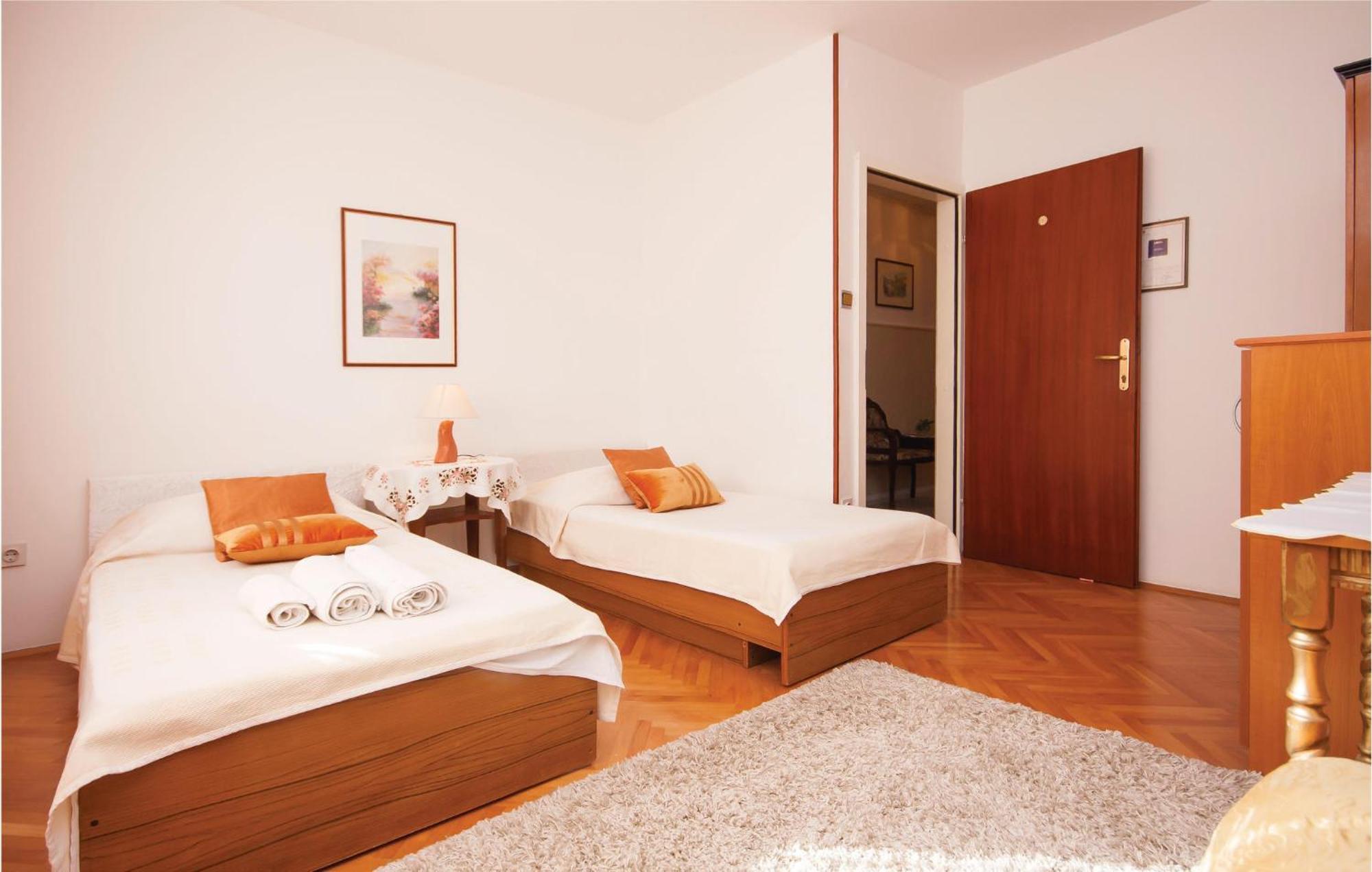 Cozy Apartment In Brodarica With Wifi Kültér fotó