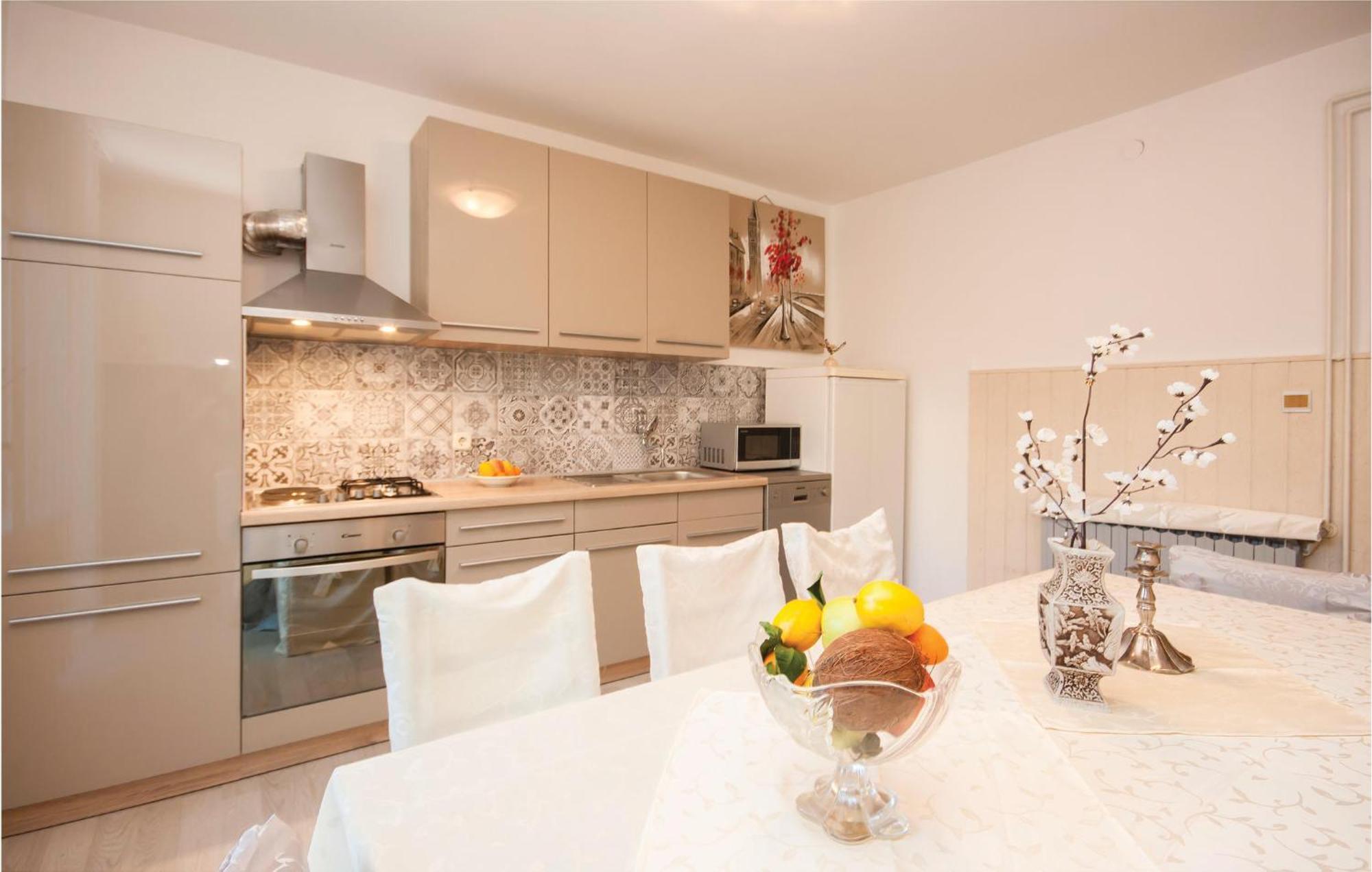Cozy Apartment In Brodarica With Wifi Kültér fotó