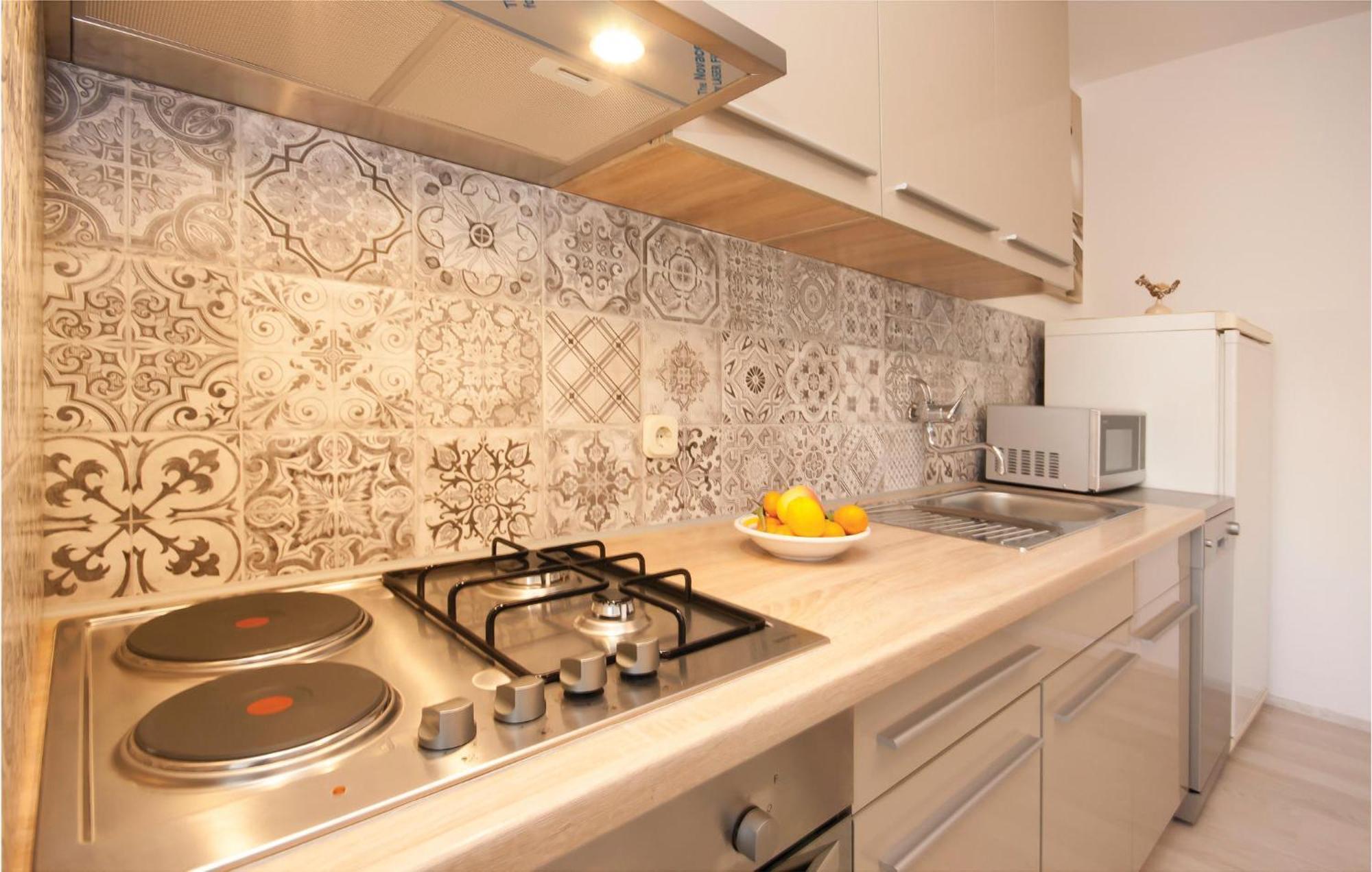 Cozy Apartment In Brodarica With Wifi Kültér fotó