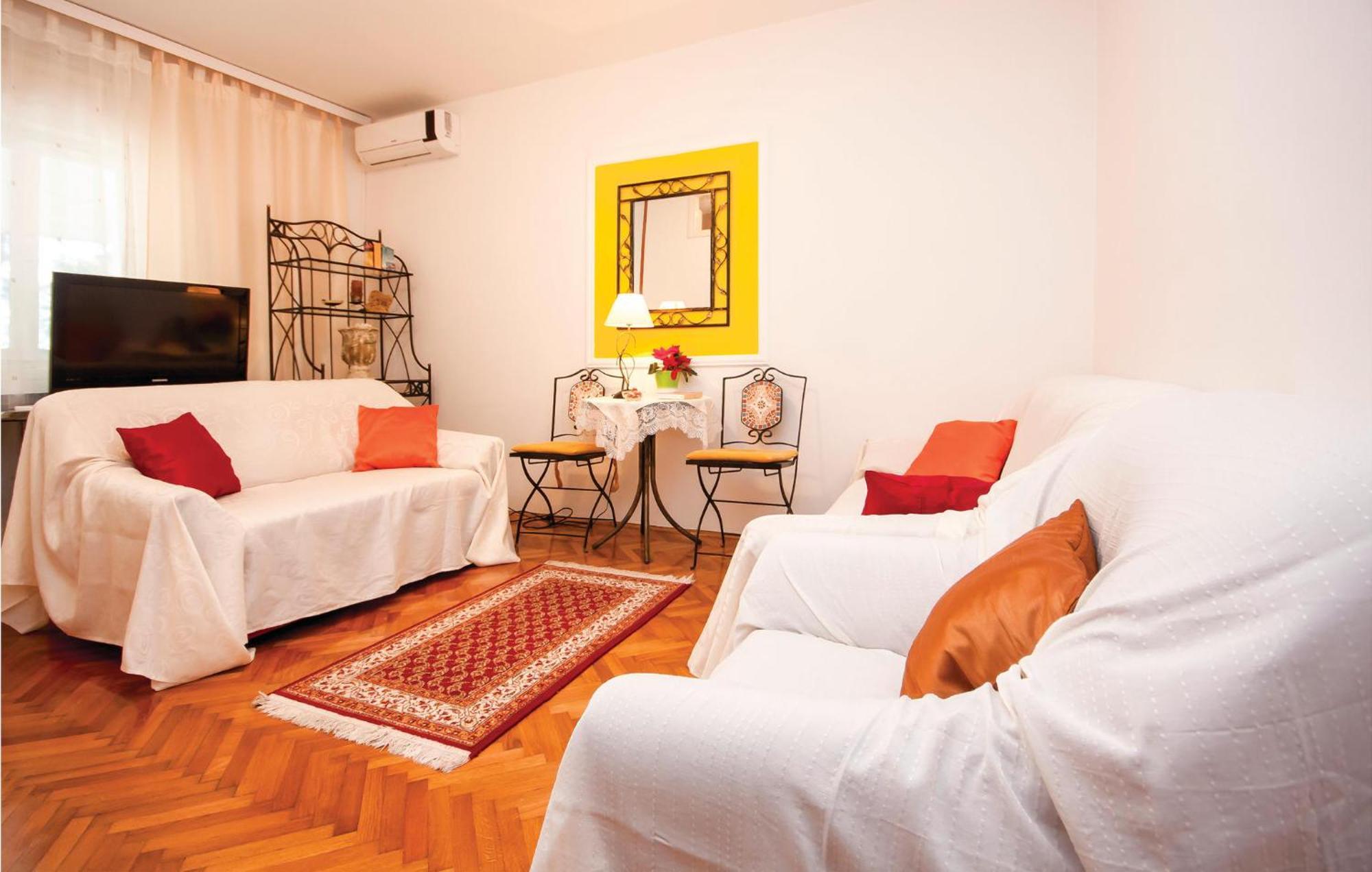 Cozy Apartment In Brodarica With Wifi Kültér fotó