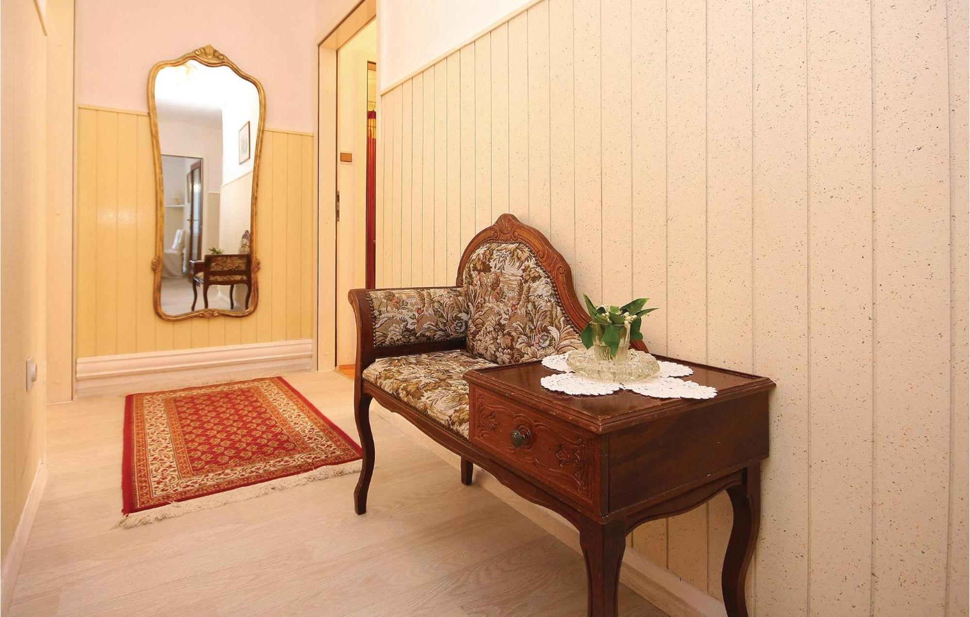 Cozy Apartment In Brodarica With Wifi Kültér fotó
