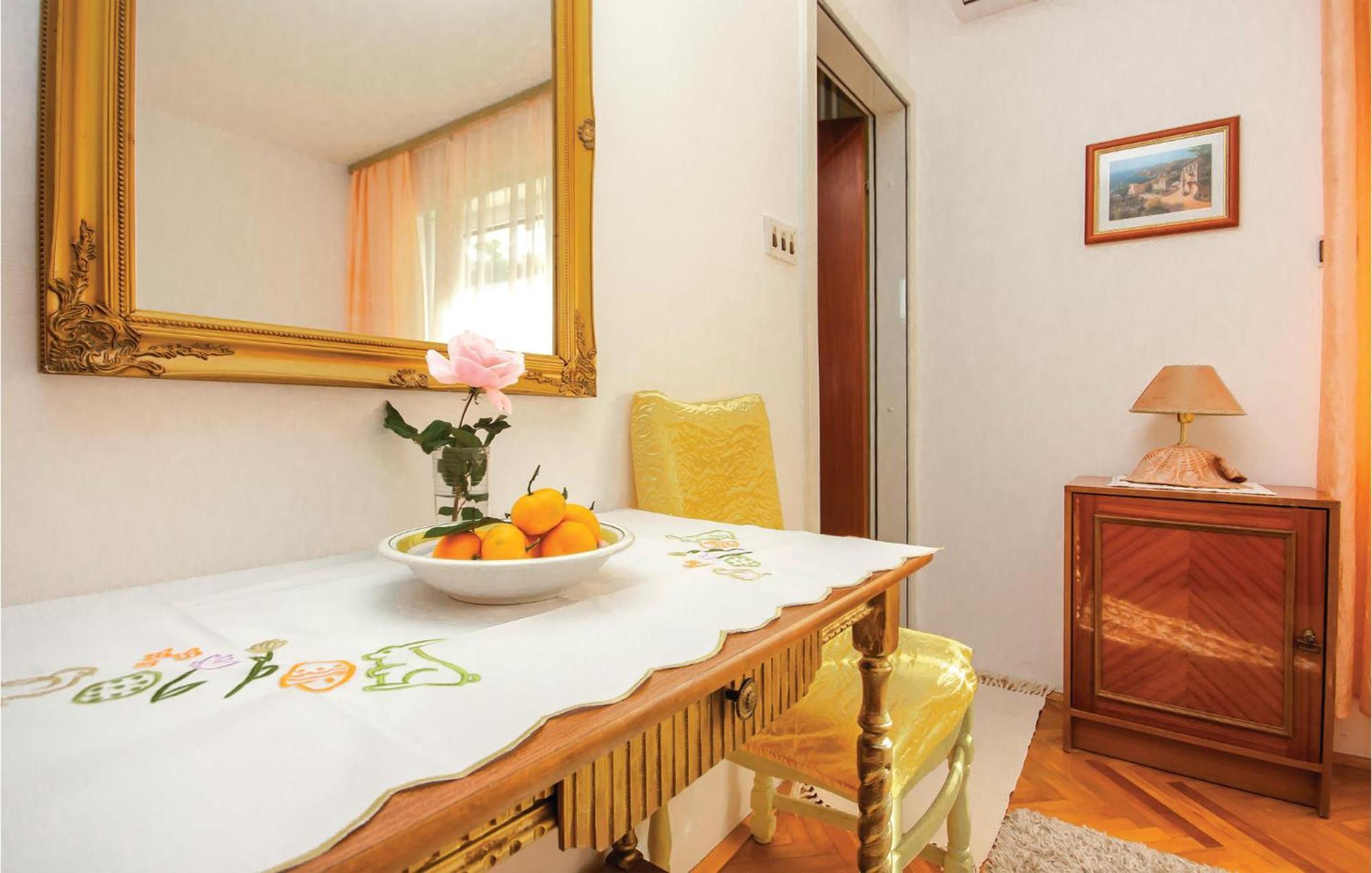 Cozy Apartment In Brodarica With Wifi Kültér fotó