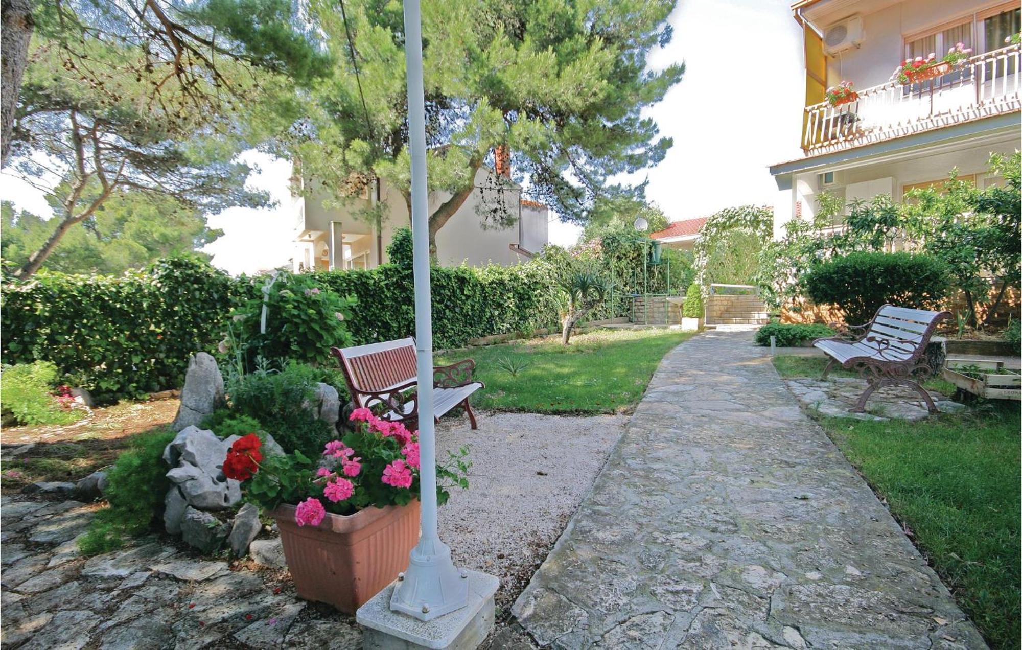 Cozy Apartment In Brodarica With Wifi Kültér fotó