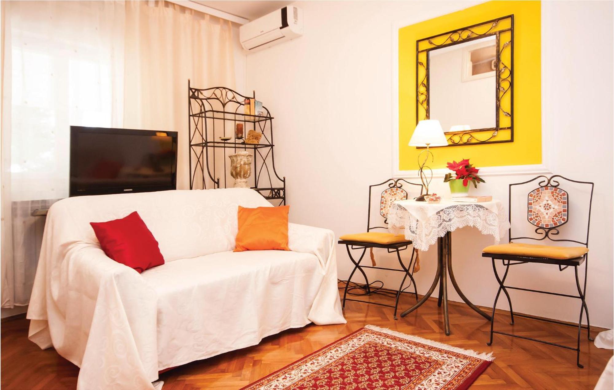 Cozy Apartment In Brodarica With Wifi Kültér fotó