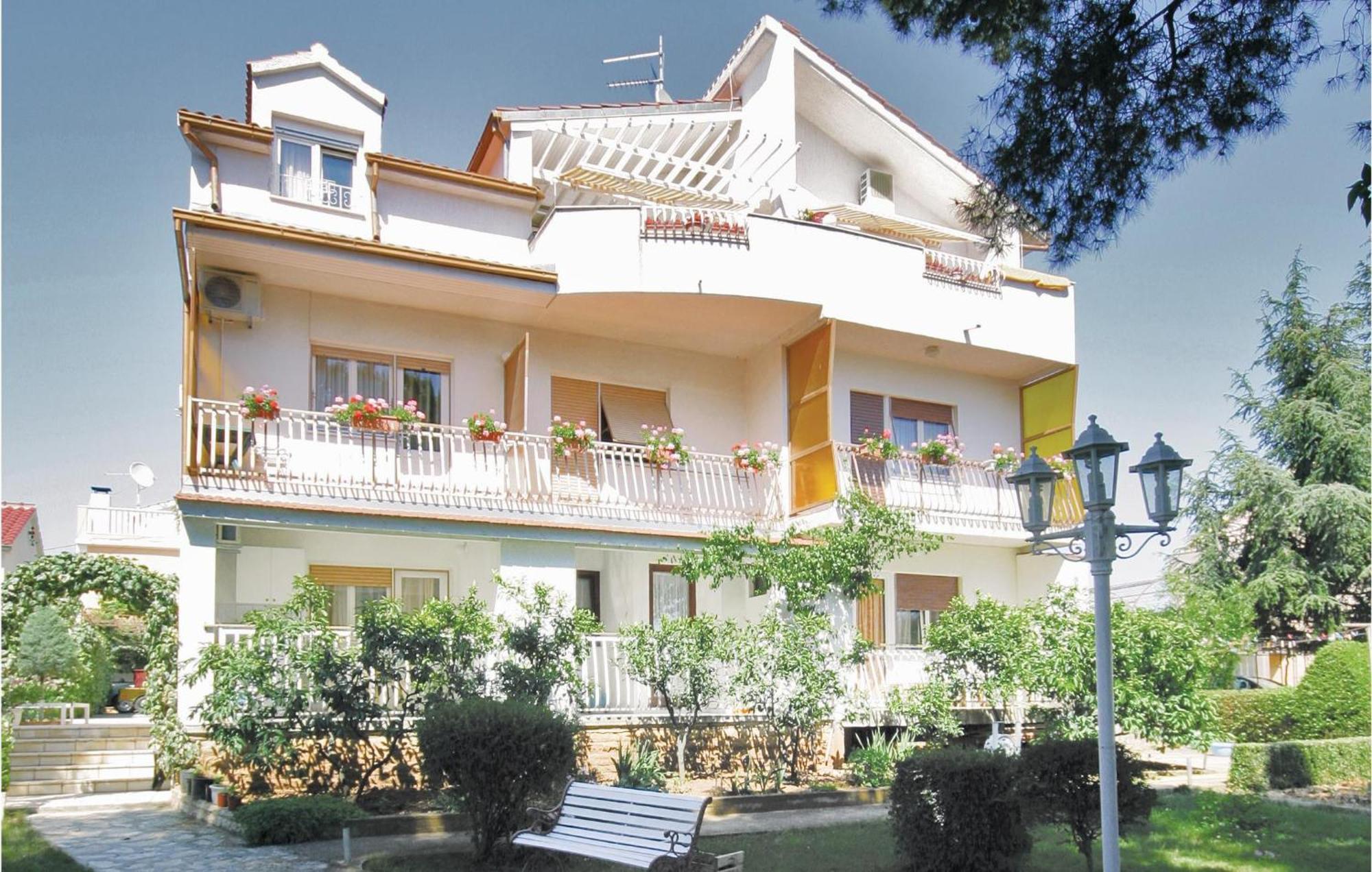 Cozy Apartment In Brodarica With Wifi Kültér fotó