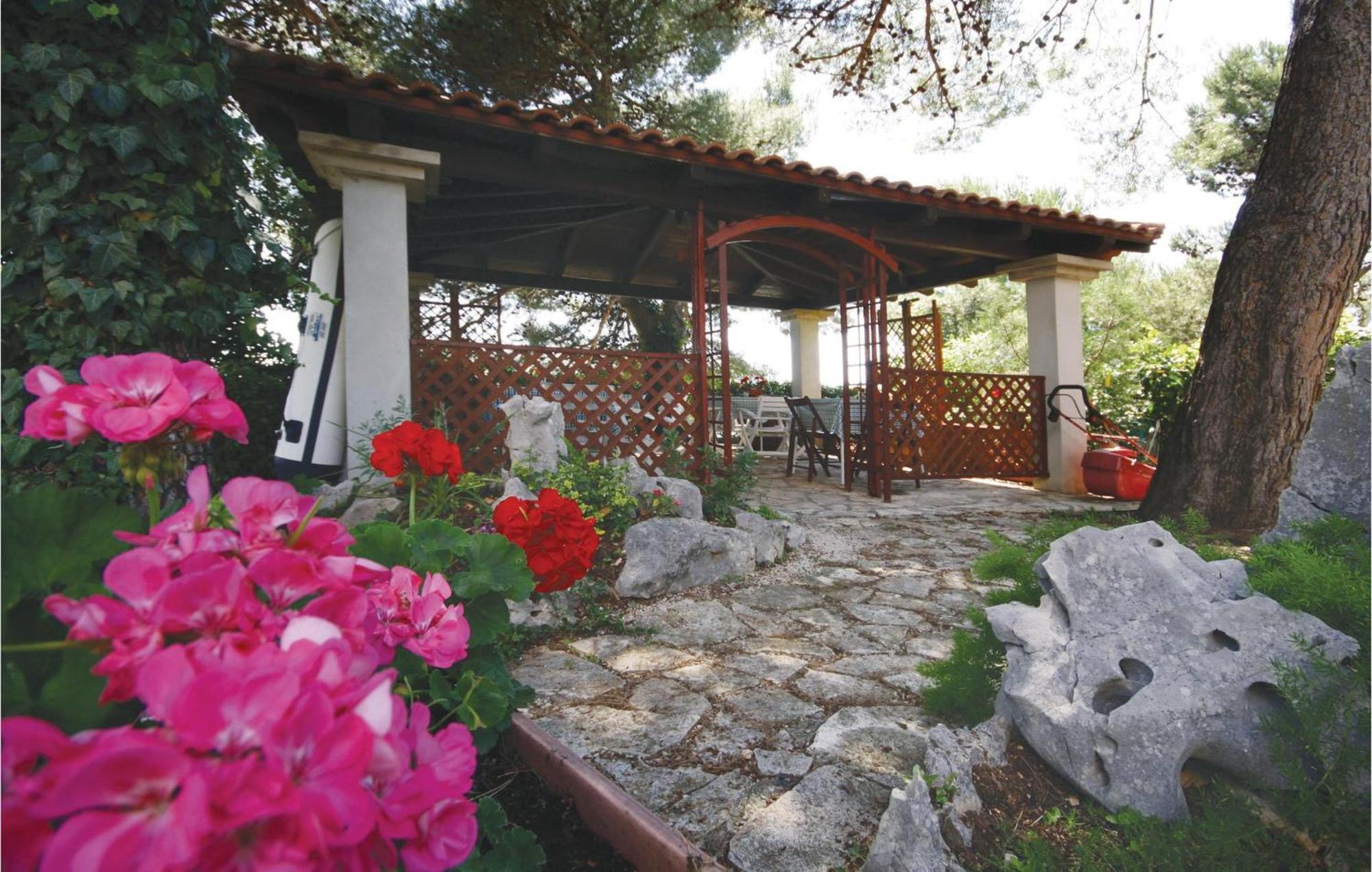 Cozy Apartment In Brodarica With Wifi Kültér fotó