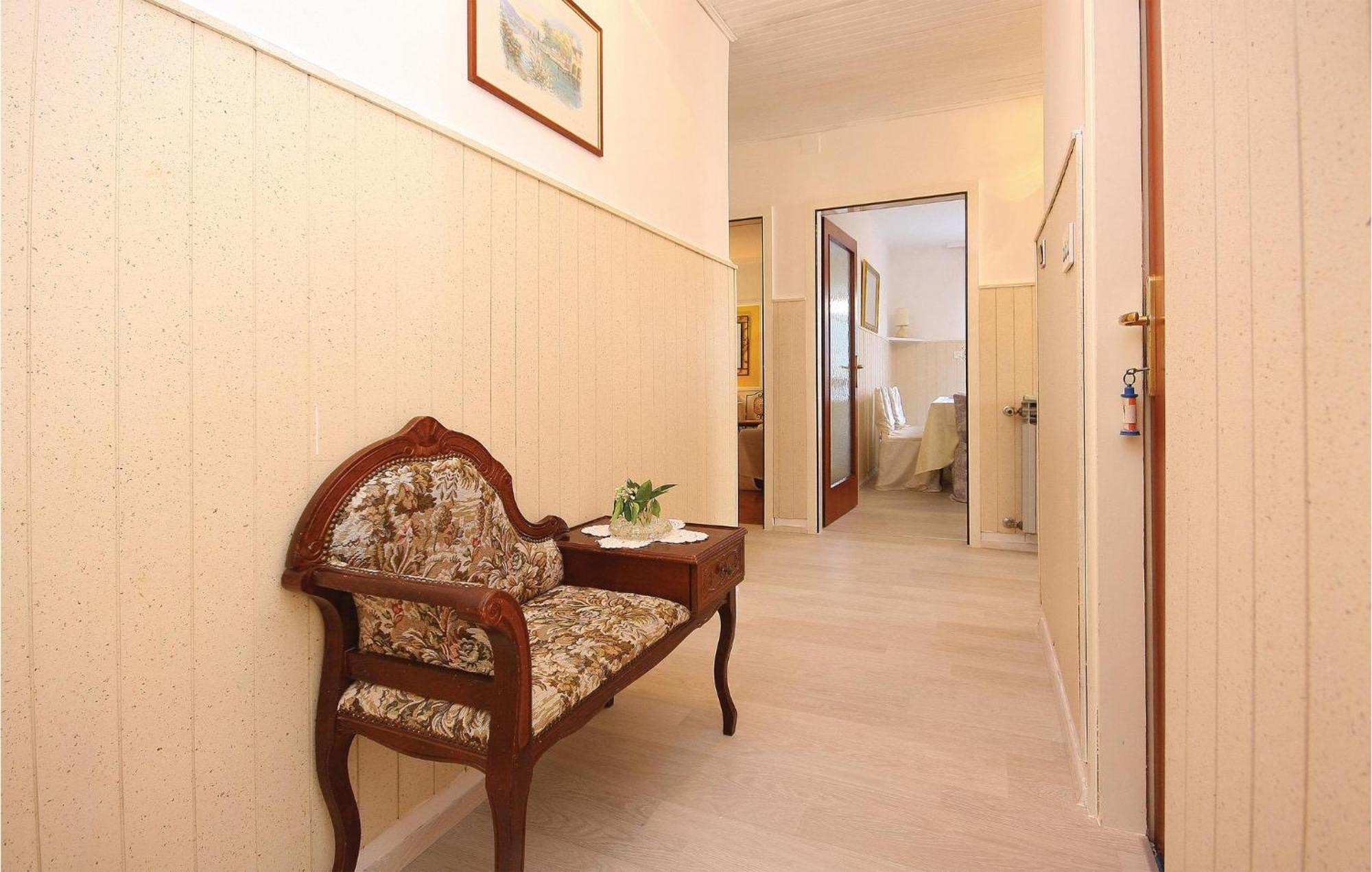 Cozy Apartment In Brodarica With Wifi Kültér fotó