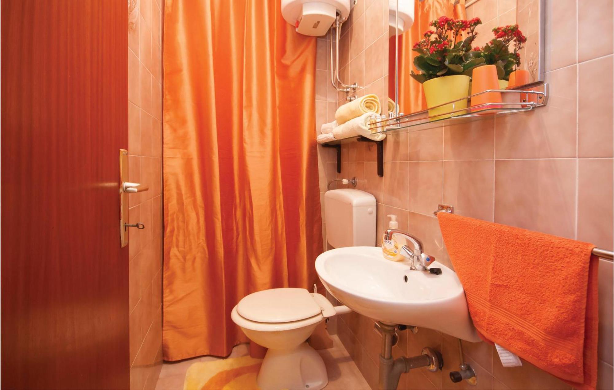 Cozy Apartment In Brodarica With Wifi Kültér fotó