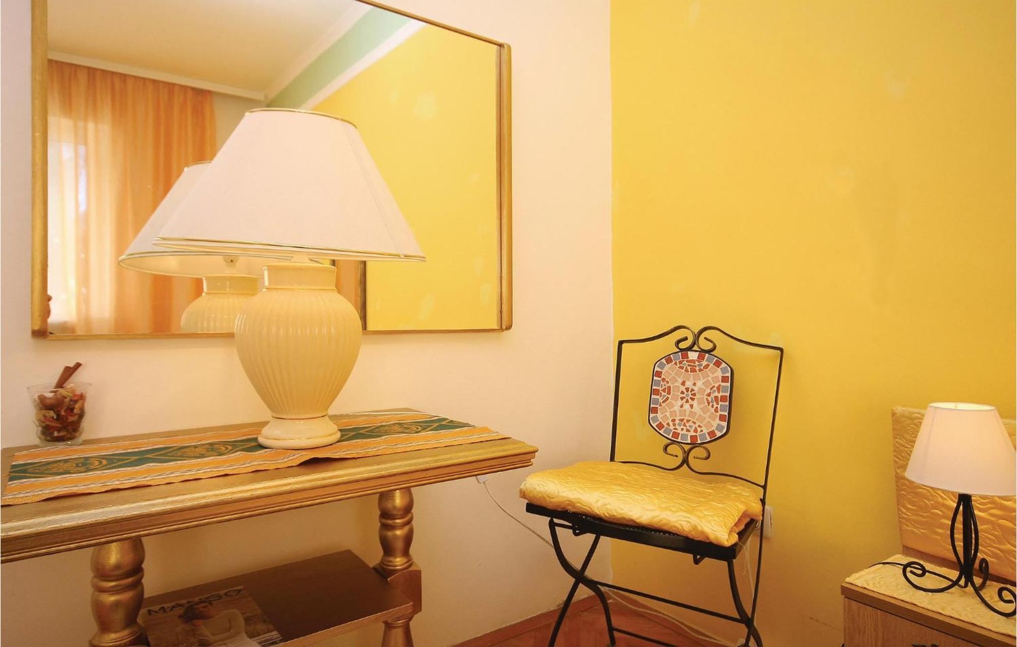 Cozy Apartment In Brodarica With Wifi Kültér fotó